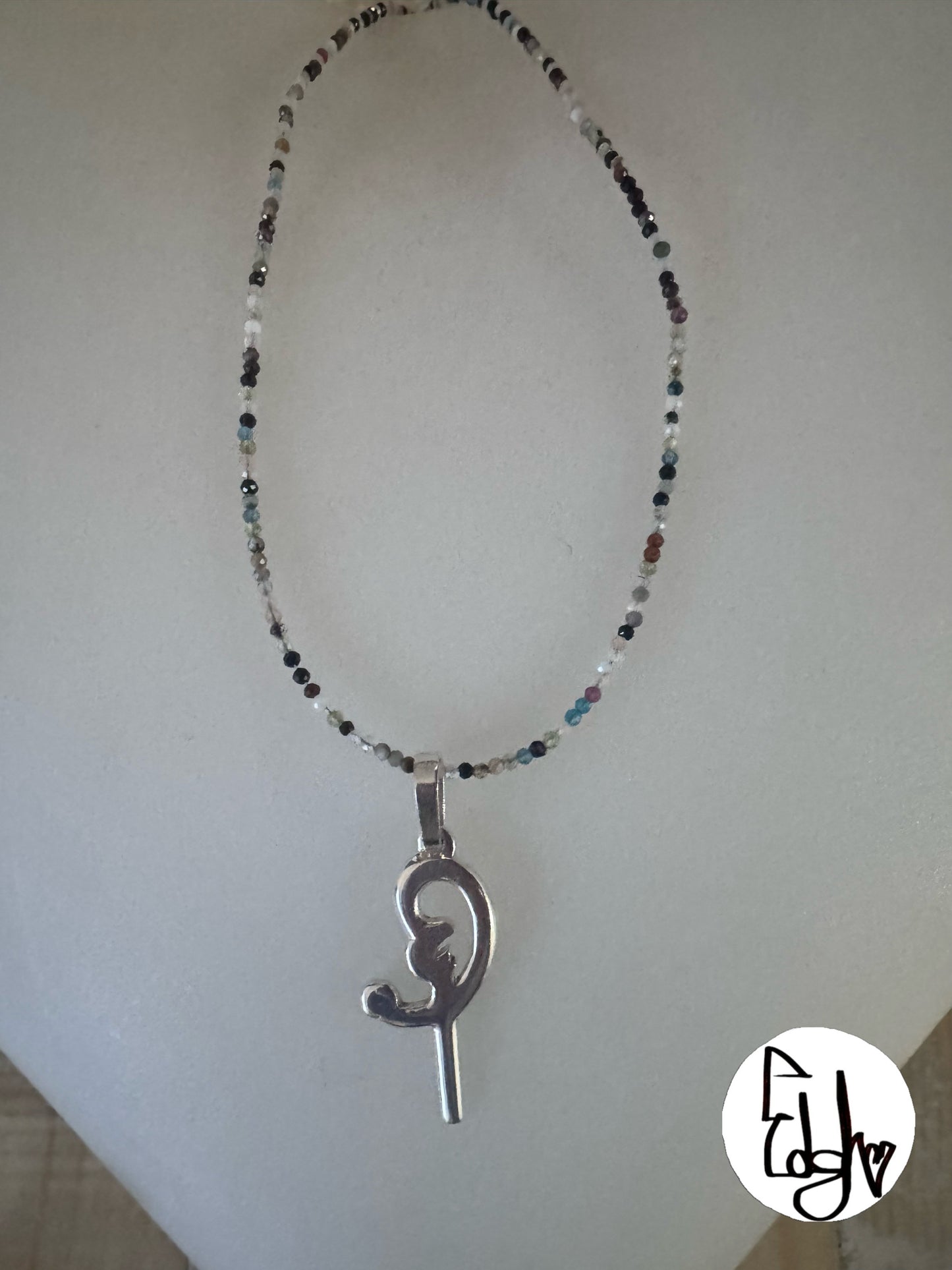 Colgante de plata de ley 925 con collar de piedras protectoras, amuleto muy poderoso y muy ancestral.