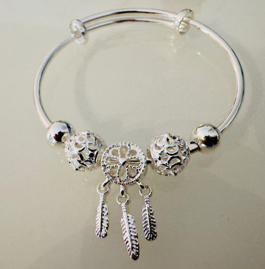 Pulsera chapada en plata para mujer, ajustable brazalete con cuentas redondas de plumas y borlas, pulsera con dijes ajustables